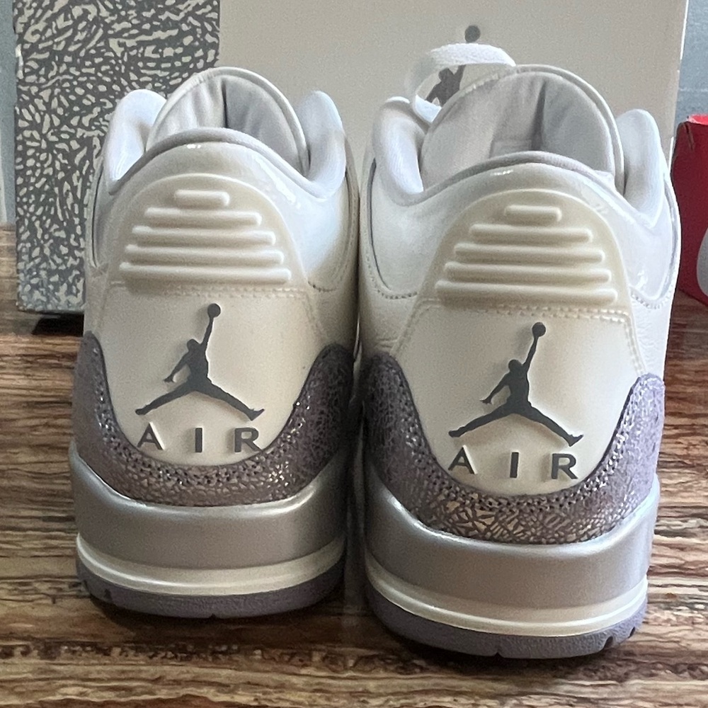 2025 WMNs Air Jordan Retro 3 “Sail Metallic Silver” - Picture 4 of 10